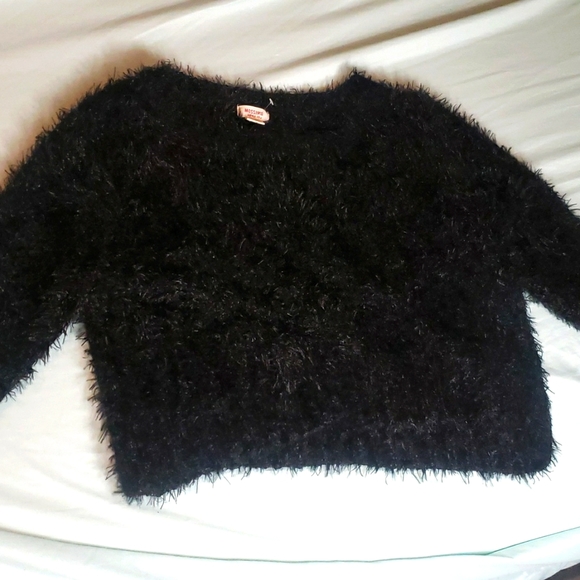 Black Furry Night Top / Sweater ⭐ - Picture 3 of 5